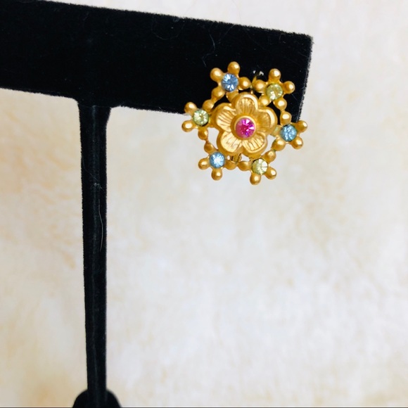 Gold snowflake earrings - Picture 4 of 5